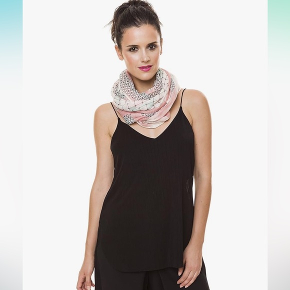 📦 MELIFLUOS Spanish Scarf Lightweight Geometric Pink White Mint - Picture 4 of 7